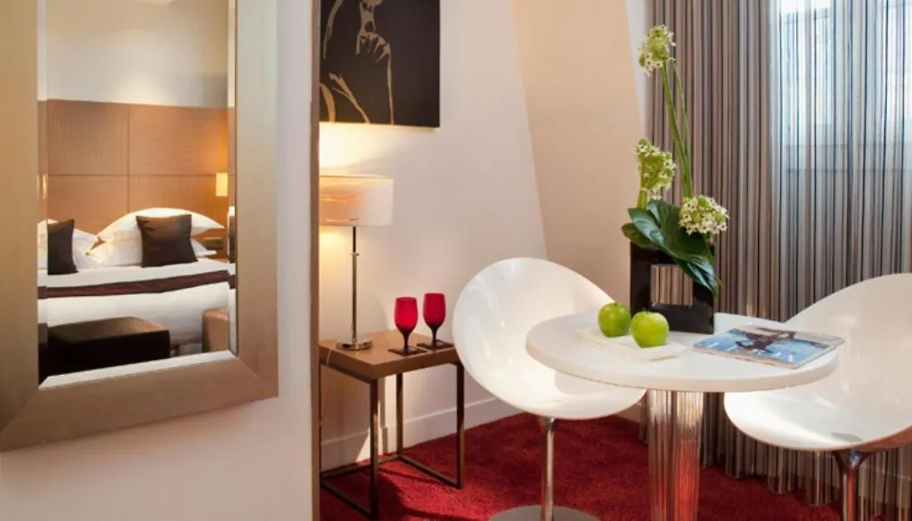 Villathena 3*